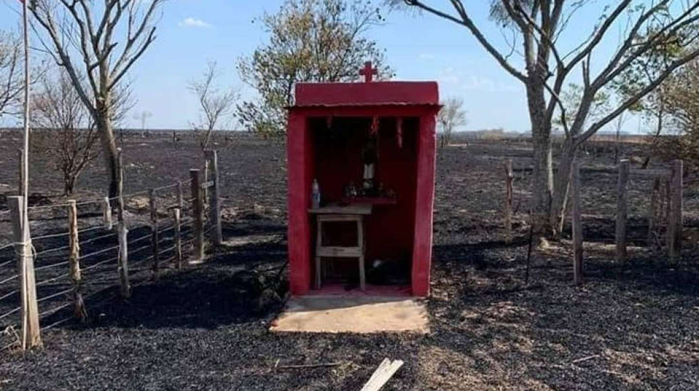 Incendios en Corrientes: el santuario del Gauchito Gil quedó intacto en medio de la destrucción