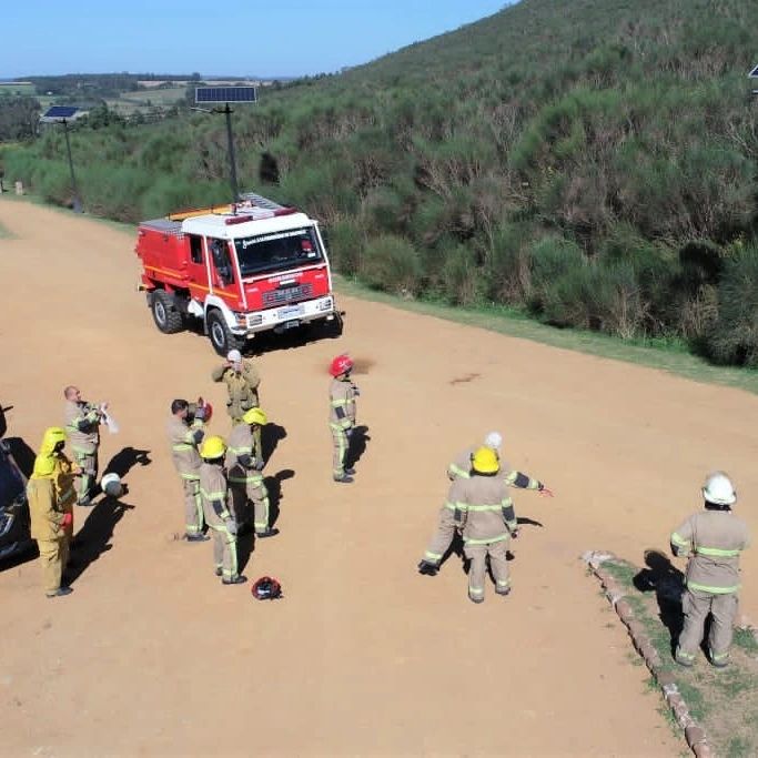 Bomberos Voluntarios realizaron entrenamientos para combatir en el incendio forestal