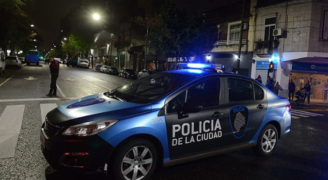 Detuvieron a tres efectivos de la Policía de Buenos Aires por robar $500 mil en un control de tránsito