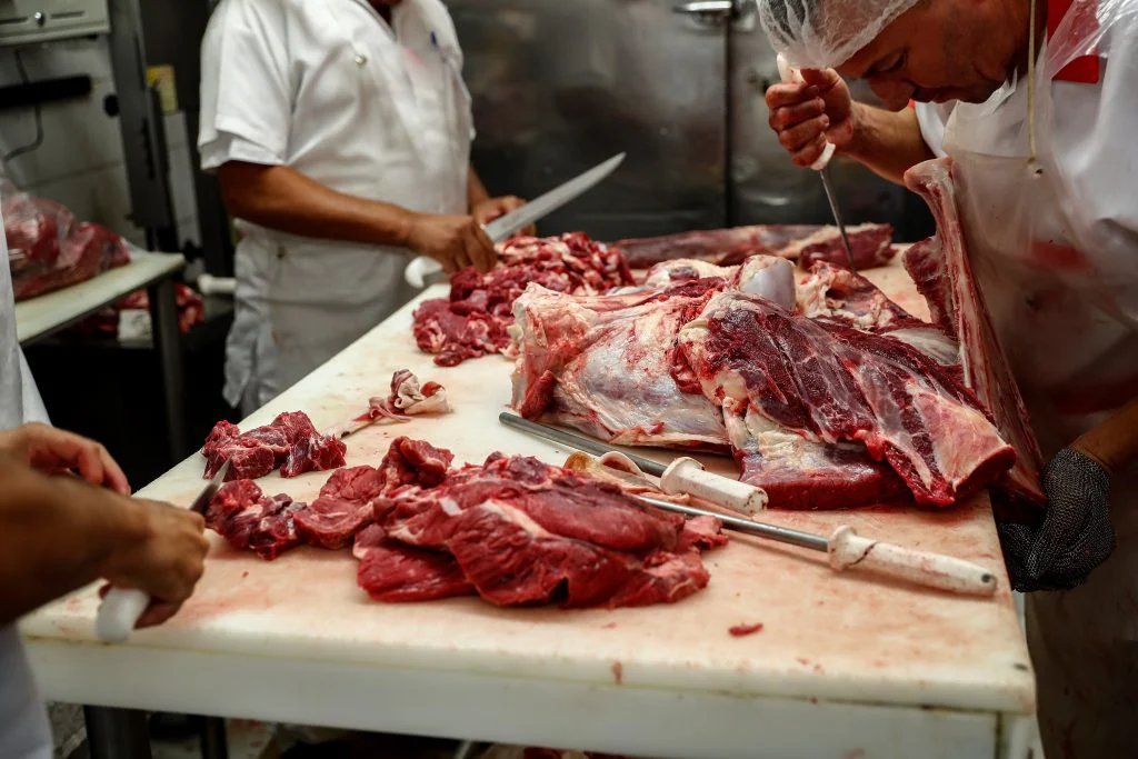 La carne aumentó 6,1%, con mayores alzas en los cortes económicos, según un informe privado