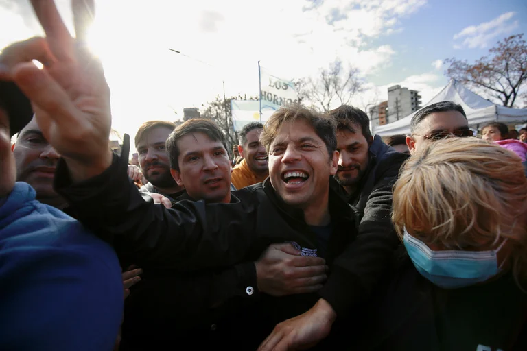 Axel Kicillof y los intendentes se suman a la movilización hacia la casa de Cristina Kirchner