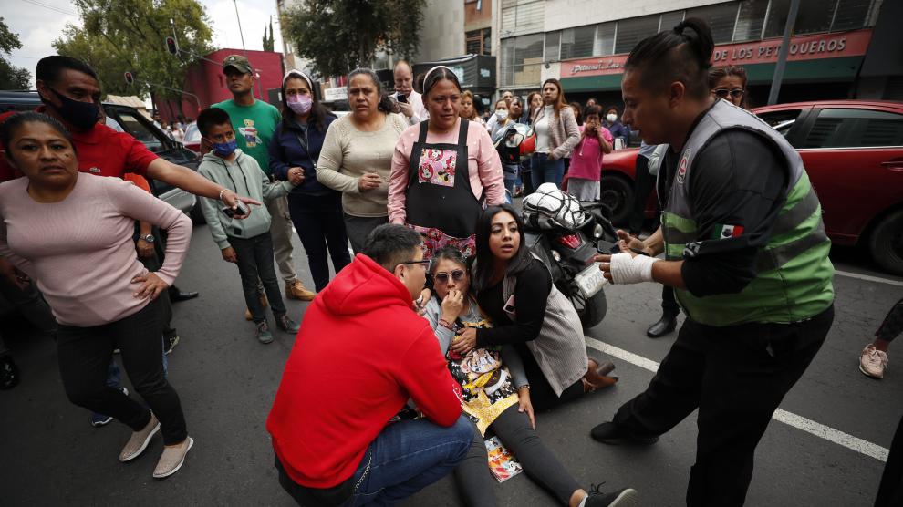 México: fuerte terremoto de 7.6 grados deja al menos un muerto y hay alerta de tsunami